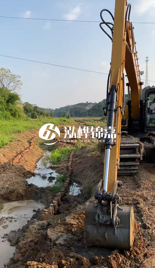 青島河道清淤專業(yè)施工-水挖機(jī)清淤適合哪些河道狀況？